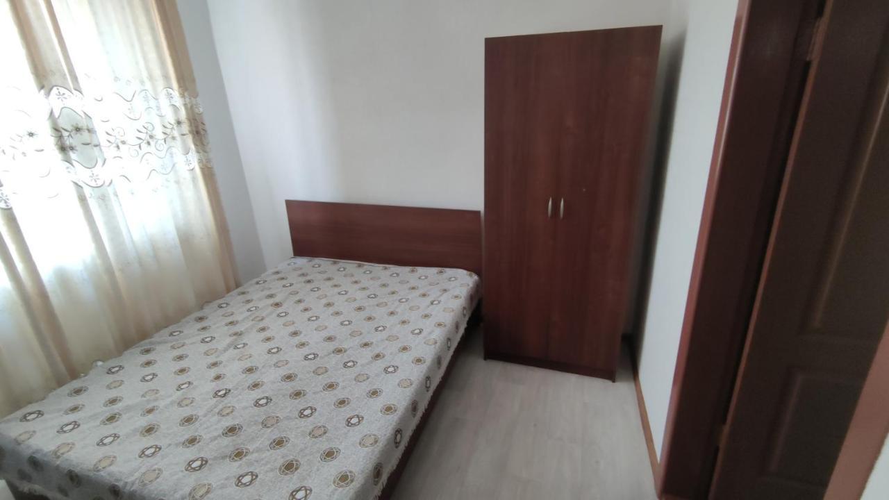 Хостел На Барахолки Almatî Exterior foto